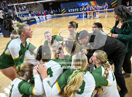 Thumbnail 3 in Horizon vs. Sunrise Mountain (AIA 5A Final - Awards) photogallery.