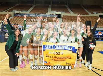 Thumbnail 3 in Horizon vs. Sunrise Mountain (AIA 5A Final - Awards) photogallery.