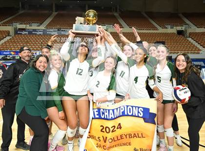 Thumbnail 2 in Horizon vs. Sunrise Mountain (AIA 5A Final - Awards) photogallery.
