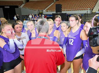 Thumbnail 1 in Horizon vs. Sunrise Mountain (AIA 5A Final - Awards) photogallery.