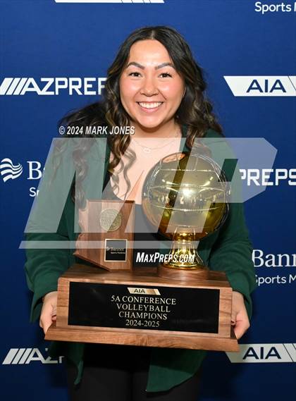 Thumbnail 1 in Horizon vs. Sunrise Mountain (AIA 5A Final - Awards) photogallery.