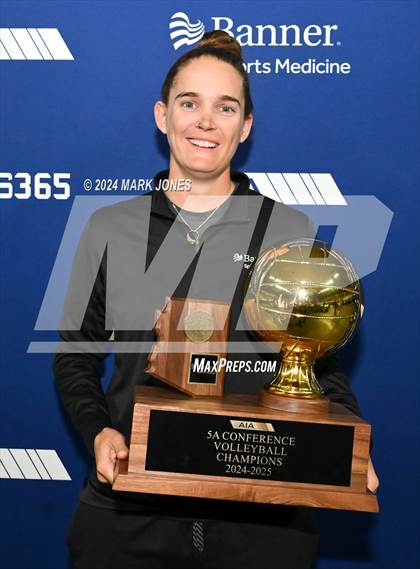 Thumbnail 2 in Horizon vs. Sunrise Mountain (AIA 5A Final - Awards) photogallery.