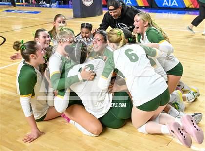 Thumbnail 3 in Horizon vs. Sunrise Mountain (AIA 5A Final - Awards) photogallery.
