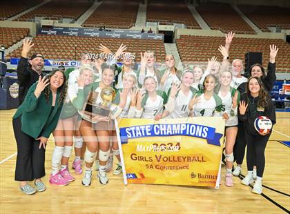Thumbnail 3 in Horizon vs. Sunrise Mountain (AIA 5A Final - Awards) photogallery.