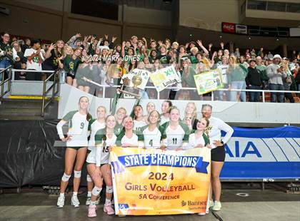 Thumbnail 1 in Horizon vs. Sunrise Mountain (AIA 5A Final - Awards) photogallery.