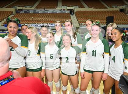 Thumbnail 2 in Horizon vs. Sunrise Mountain (AIA 5A Final - Awards) photogallery.