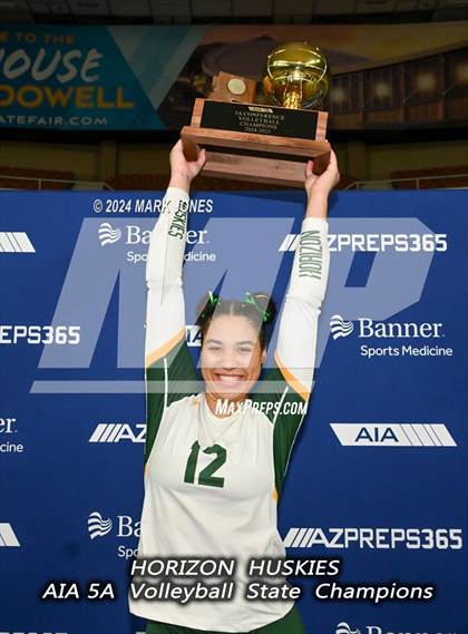 Thumbnail 2 in Horizon vs. Sunrise Mountain (AIA 5A Final - Awards) photogallery.
