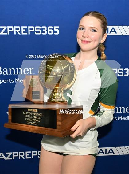Thumbnail 1 in Horizon vs. Sunrise Mountain (AIA 5A Final - Awards) photogallery.