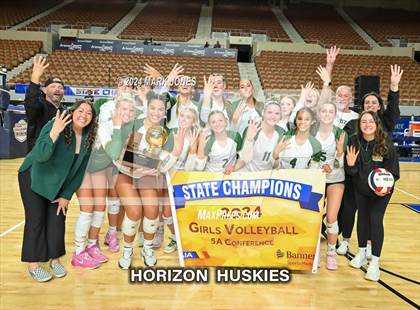 Thumbnail 1 in Horizon vs. Sunrise Mountain (AIA 5A Final - Awards) photogallery.
