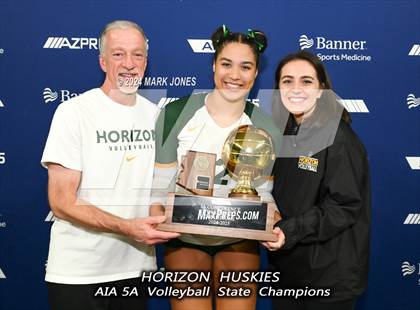 Thumbnail 3 in Horizon vs. Sunrise Mountain (AIA 5A Final - Awards) photogallery.