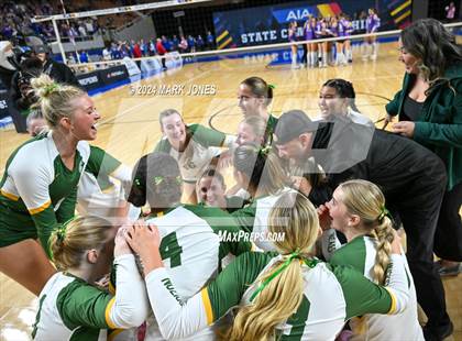 Thumbnail 1 in Horizon vs. Sunrise Mountain (AIA 5A Final - Awards) photogallery.