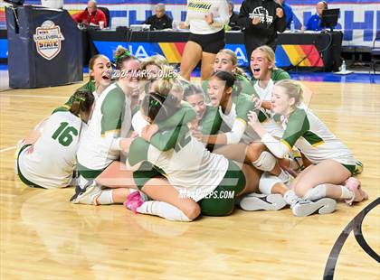 Thumbnail 3 in Horizon vs. Sunrise Mountain (AIA 5A Final - Awards) photogallery.