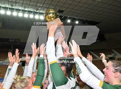 Thumbnail 1 in Horizon vs. Sunrise Mountain (AIA 5A Final - Awards) photogallery.