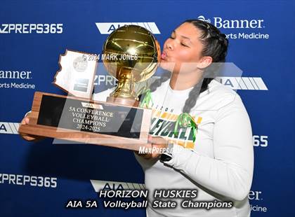 Thumbnail 2 in Horizon vs. Sunrise Mountain (AIA 5A Final - Awards) photogallery.