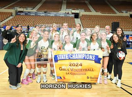 Thumbnail 2 in Horizon vs. Sunrise Mountain (AIA 5A Final - Awards) photogallery.