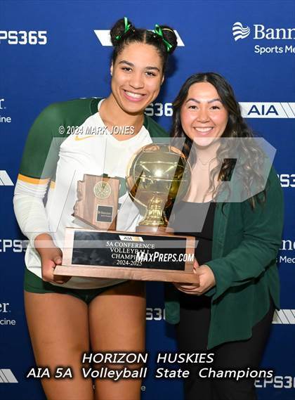 Thumbnail 2 in Horizon vs. Sunrise Mountain (AIA 5A Final - Awards) photogallery.
