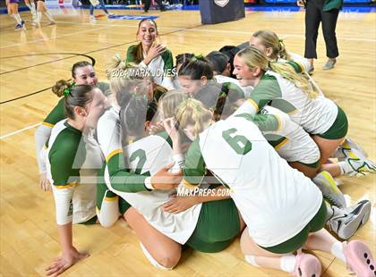 Thumbnail 3 in Horizon vs. Sunrise Mountain (AIA 5A Final - Awards) photogallery.