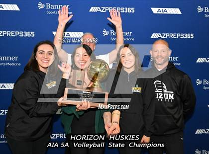 Thumbnail 2 in Horizon vs. Sunrise Mountain (AIA 5A Final - Awards) photogallery.