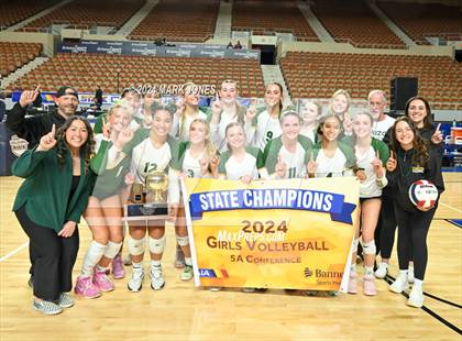 Thumbnail 1 in Horizon vs. Sunrise Mountain (AIA 5A Final - Awards) photogallery.