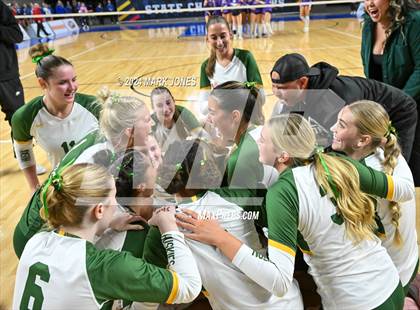Thumbnail 1 in Horizon vs. Sunrise Mountain (AIA 5A Final - Awards) photogallery.