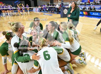 Thumbnail 2 in Horizon vs. Sunrise Mountain (AIA 5A Final - Awards) photogallery.