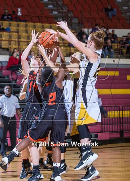 Thumbnail 2 in Bellevue vs. Petrolia (Fantasy of lights) photogallery.