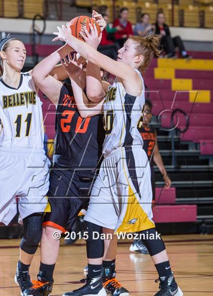 Thumbnail 3 in Bellevue vs. Petrolia (Fantasy of lights) photogallery.