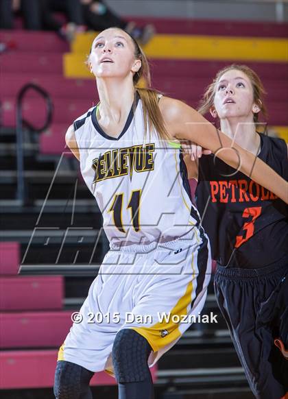 Thumbnail 1 in Bellevue vs. Petrolia (Fantasy of lights) photogallery.