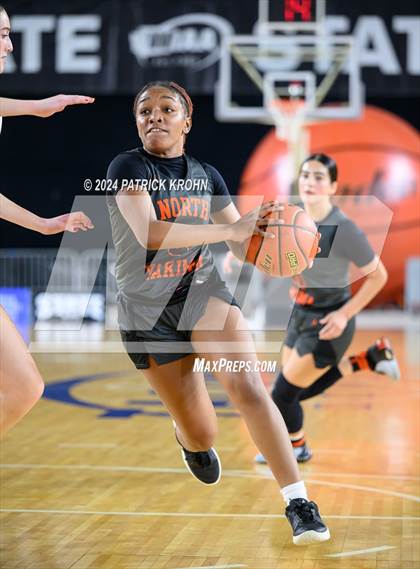 Thumbnail 1 in Kamiakin vs. Davis (WIAA 3A Quarterfinals) photogallery.