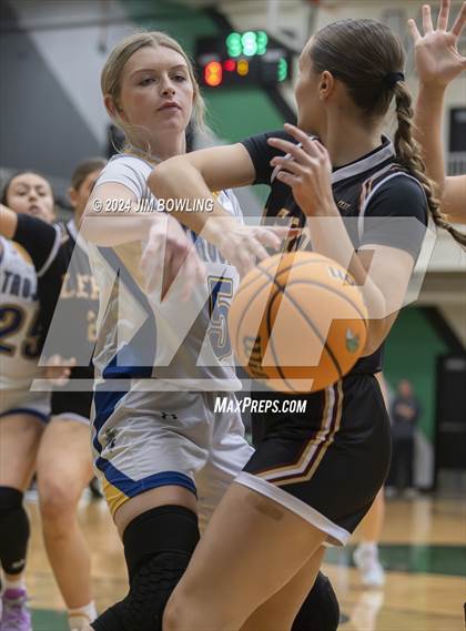 Thumbnail 2 in LeRoy vs. Maroa-Forsyth photogallery.