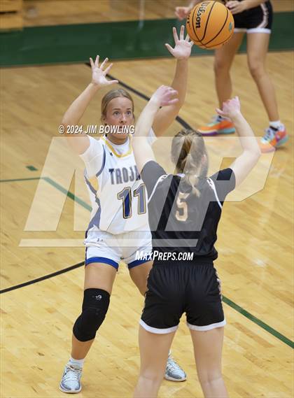 Thumbnail 3 in LeRoy vs. Maroa-Forsyth photogallery.
