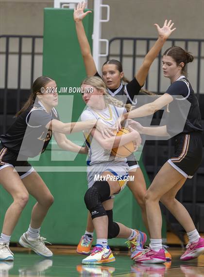 Thumbnail 3 in LeRoy vs. Maroa-Forsyth photogallery.