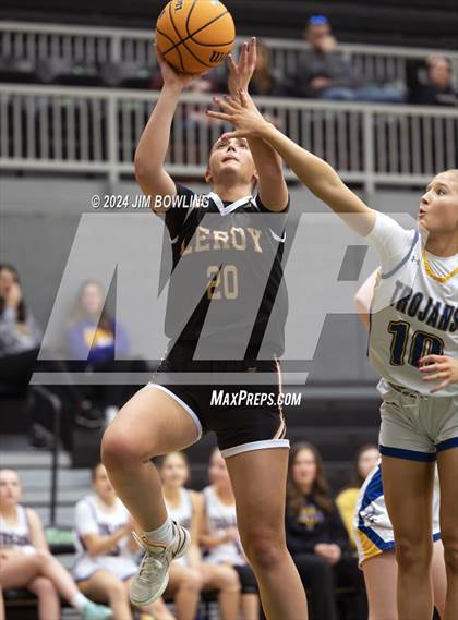 Thumbnail 3 in LeRoy vs. Maroa-Forsyth photogallery.