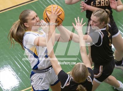 Thumbnail 2 in LeRoy vs. Maroa-Forsyth photogallery.