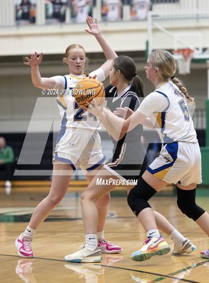 Thumbnail 2 in LeRoy vs. Maroa-Forsyth photogallery.