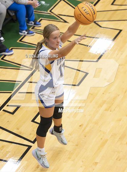 Thumbnail 3 in LeRoy vs. Maroa-Forsyth photogallery.