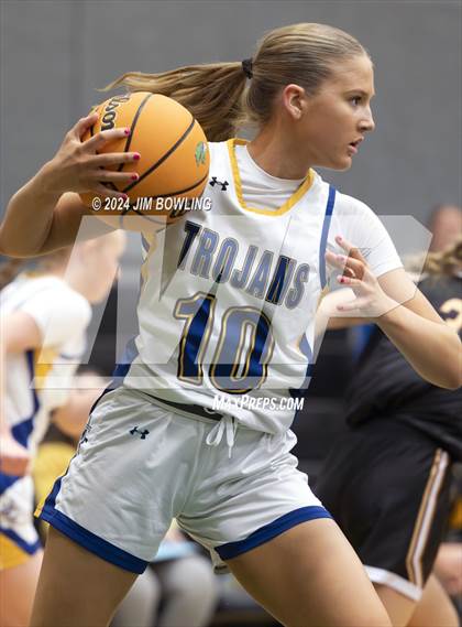 Thumbnail 2 in LeRoy vs. Maroa-Forsyth photogallery.