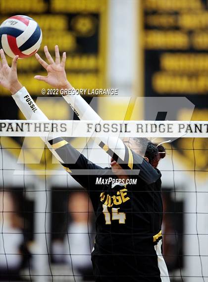 Thumbnail 2 in Keller Central vs Fossil Ridge photogallery.