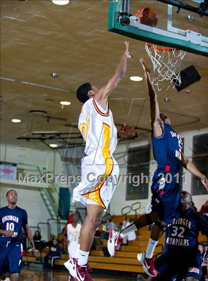 Thumbnail 1 in Leuzinger vs Clovis West (Santa Barbara Holiday Classic) photogallery.