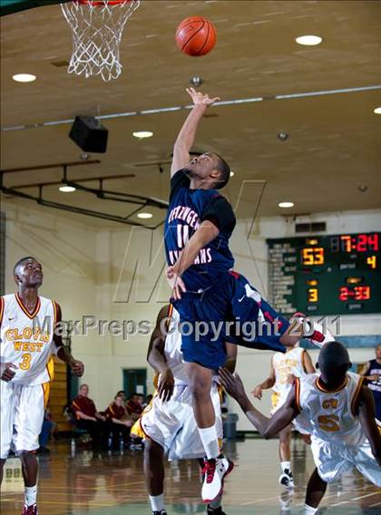 Thumbnail 2 in Leuzinger vs Clovis West (Santa Barbara Holiday Classic) photogallery.