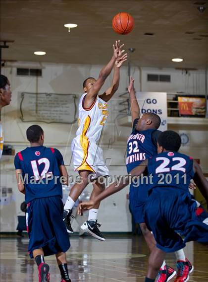Thumbnail 1 in Leuzinger vs Clovis West (Santa Barbara Holiday Classic) photogallery.