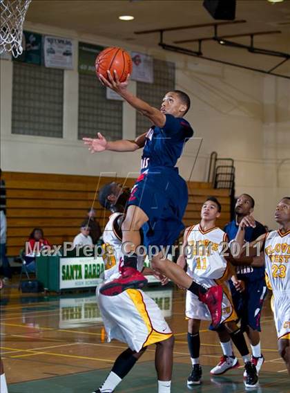 Thumbnail 1 in Leuzinger vs Clovis West (Santa Barbara Holiday Classic) photogallery.