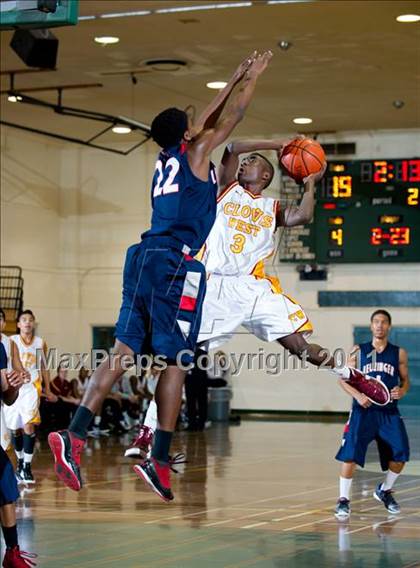 Thumbnail 3 in Leuzinger vs Clovis West (Santa Barbara Holiday Classic) photogallery.