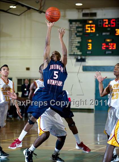 Thumbnail 1 in Leuzinger vs Clovis West (Santa Barbara Holiday Classic) photogallery.