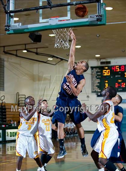 Thumbnail 3 in Leuzinger vs Clovis West (Santa Barbara Holiday Classic) photogallery.