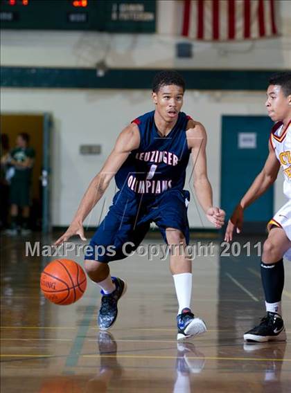 Thumbnail 2 in Leuzinger vs Clovis West (Santa Barbara Holiday Classic) photogallery.
