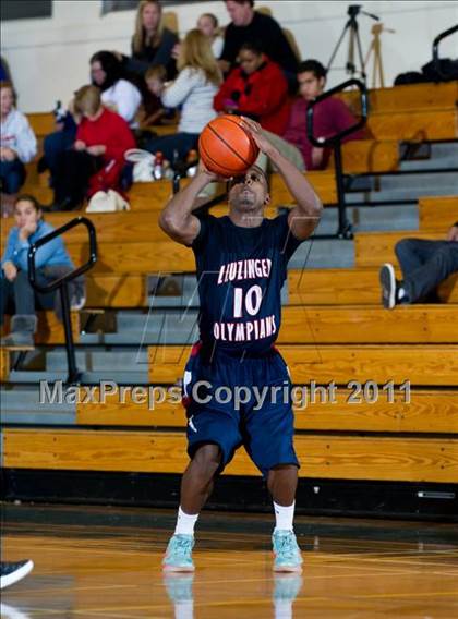 Thumbnail 3 in Leuzinger vs Clovis West (Santa Barbara Holiday Classic) photogallery.