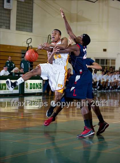 Thumbnail 3 in Leuzinger vs Clovis West (Santa Barbara Holiday Classic) photogallery.