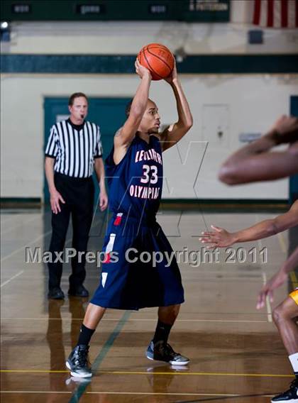 Thumbnail 2 in Leuzinger vs Clovis West (Santa Barbara Holiday Classic) photogallery.