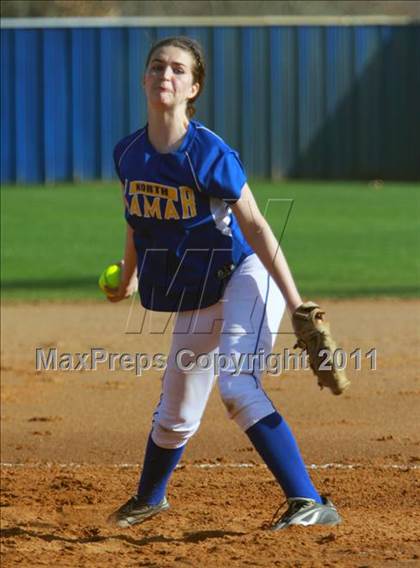 Thumbnail 2 in North Lamar vs. Gilmer photogallery.